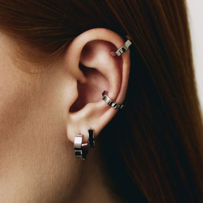 Серьга-пирсинг «Парфенон», белое золото 18 карат, эмаль, 3 мм, размер М