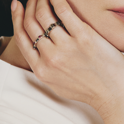 Кольцо «Казанский», белое золото 18 карат, рубины, 2 мм 